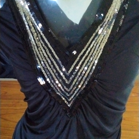 Addictive plus size sequence top - Picture 3 of 9